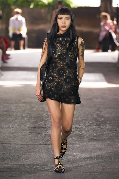 Look 15